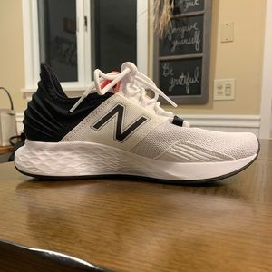 New Balance women’s fresh foam roaches V1 sneaker